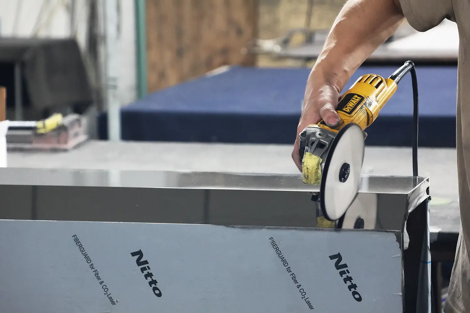 Stainless steel mirror polishing for high-gloss surface finishing
